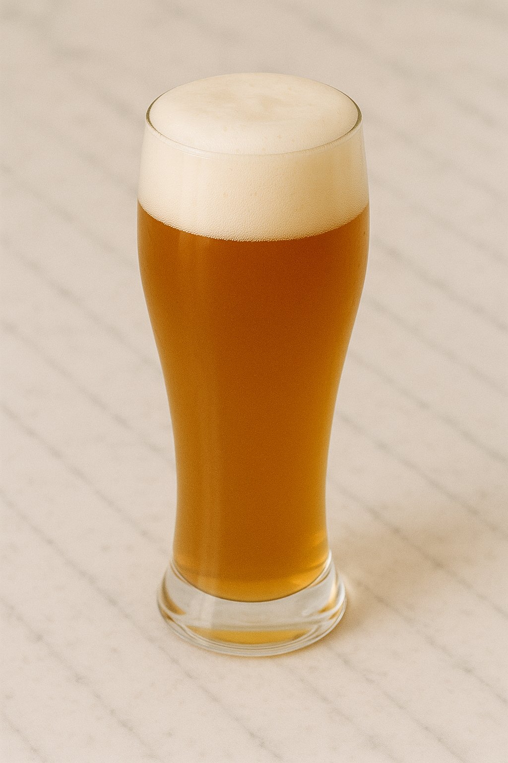 Glas Bier mit Schaumkrone