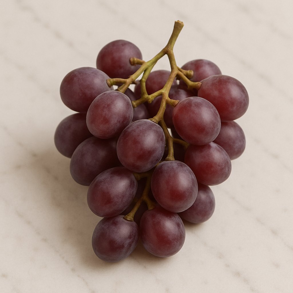 Frische grüne und rote Trauben in einer Schale