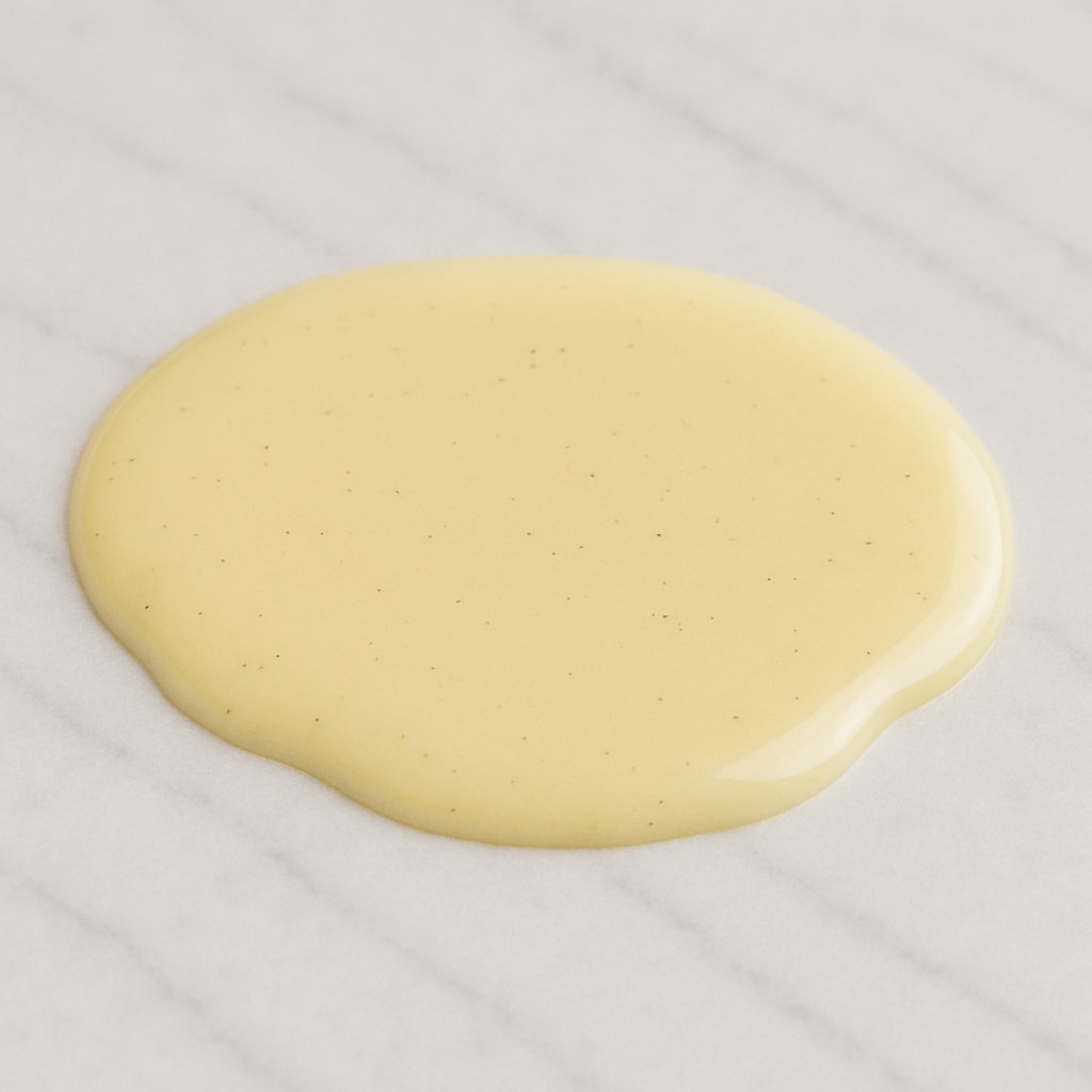 Schale mit cremiger Vanillesoße