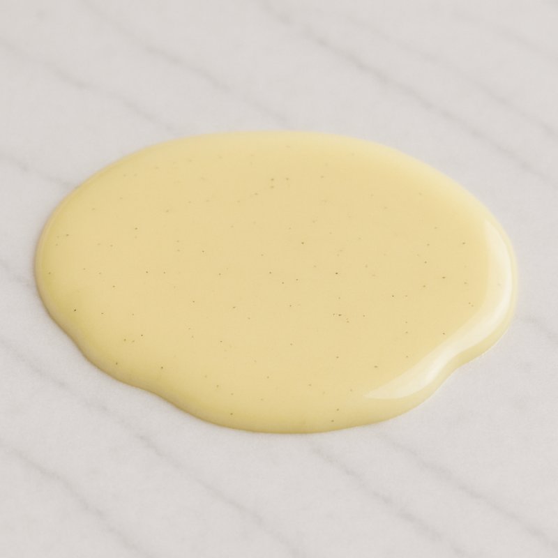 Schale mit cremiger Vanillesoße