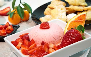 Erdbeer- Halbgefrorenes