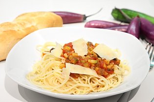Spaghetti mit Auberginensauce