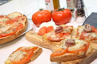 Bruschetta mit Sardellen