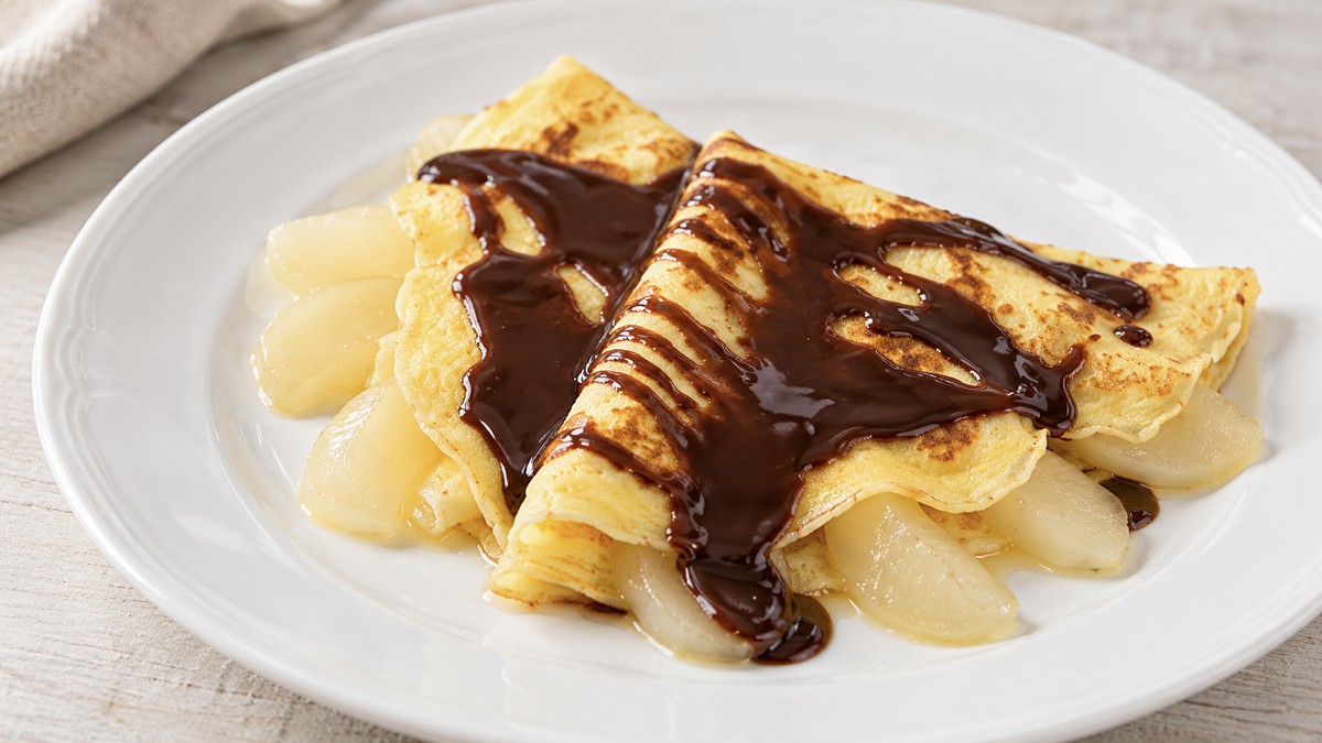 Crêpes con pere e salsa al cioccolato